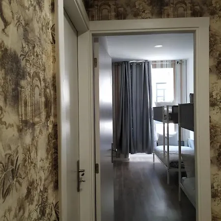 Majestic Hostel Porto-3